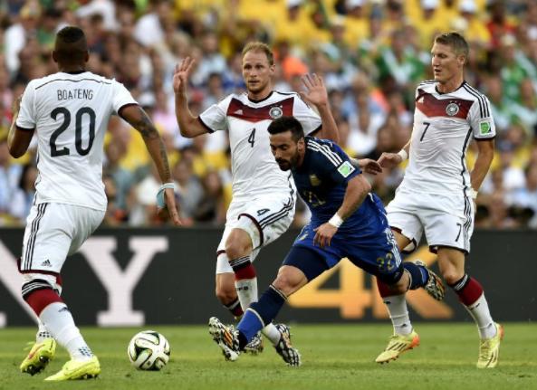 领取巴萨队史最受喜爱球员奖，梅西：巴塞罗那是我的家