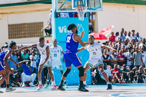 官方：26年1月起，德甲、德乙球场内将显示实际补时时长